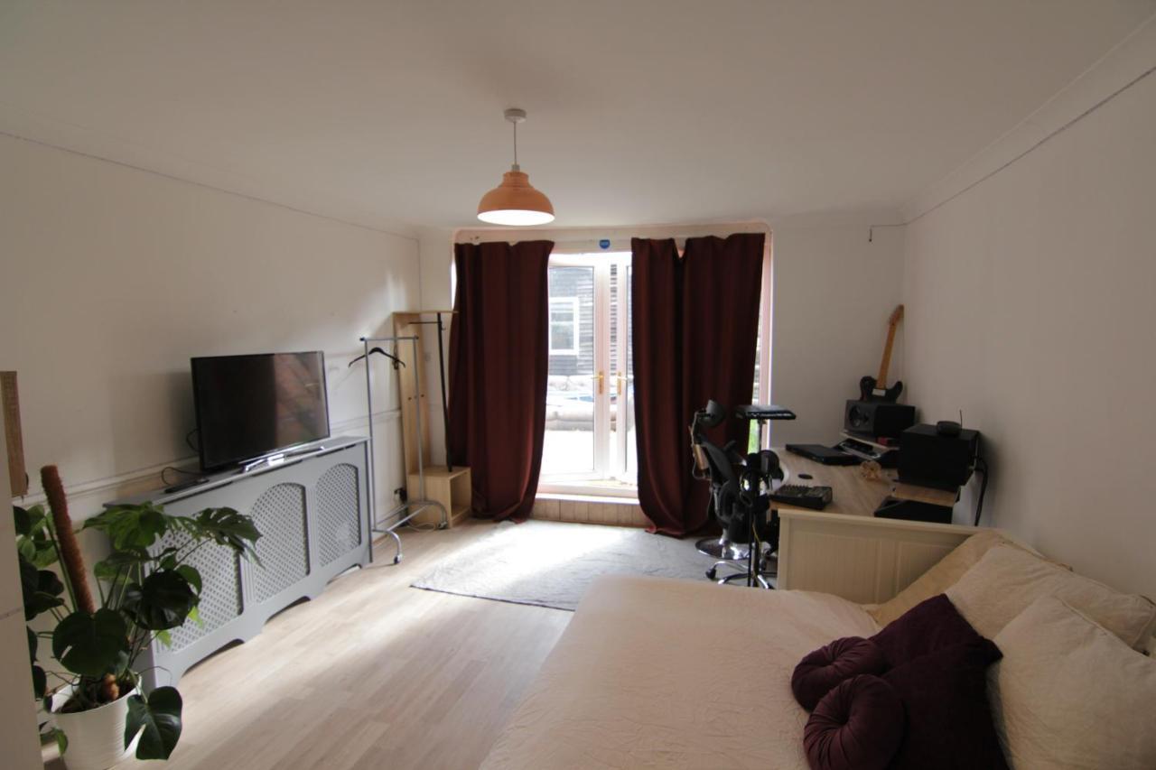 Spacious Multi-room * London