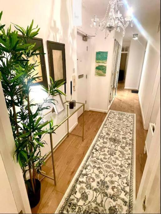 Luxury 3 Bedroom 3 And A Half Bathroom Flat In Swiss * London