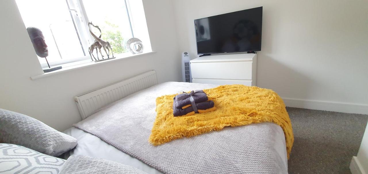 Apartment Trendy, Modern Garden Posh Peckham London