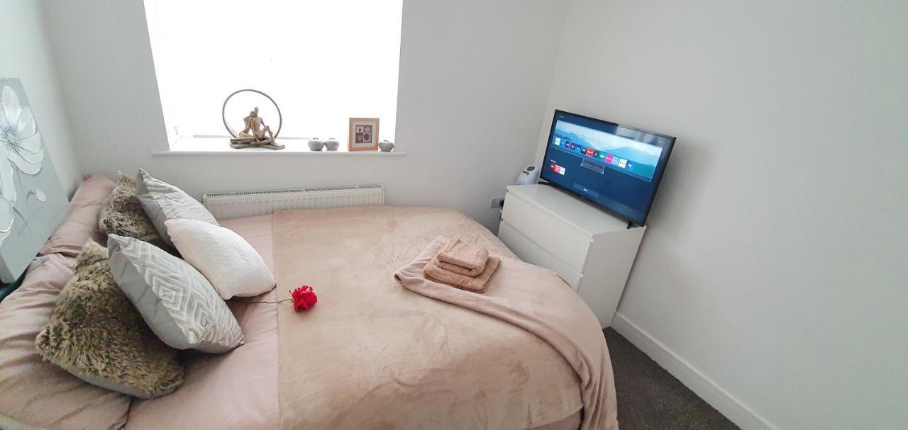 Apartment Trendy, Modern Garden Posh Peckham London