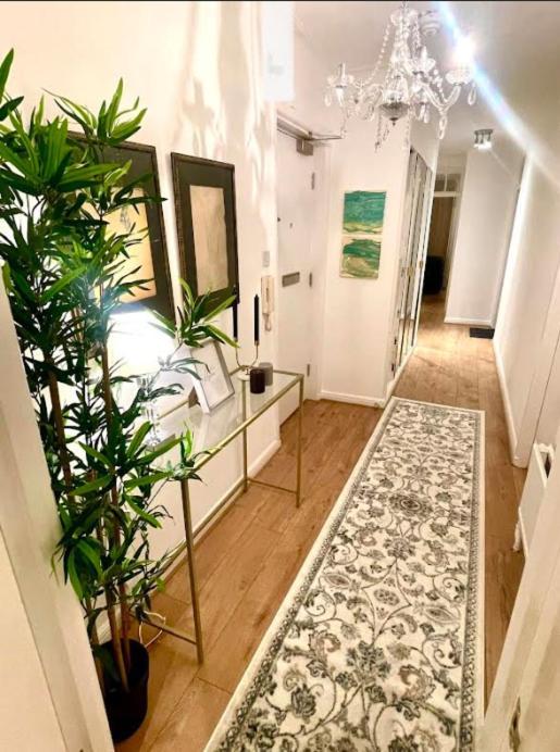 Leilighet Luxury 3 Bedroom 3 And A Half Bathroom Flat In Swiss London