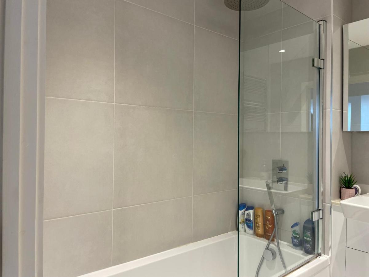 Modern & Spacious Penthouse In North Leilighet London
