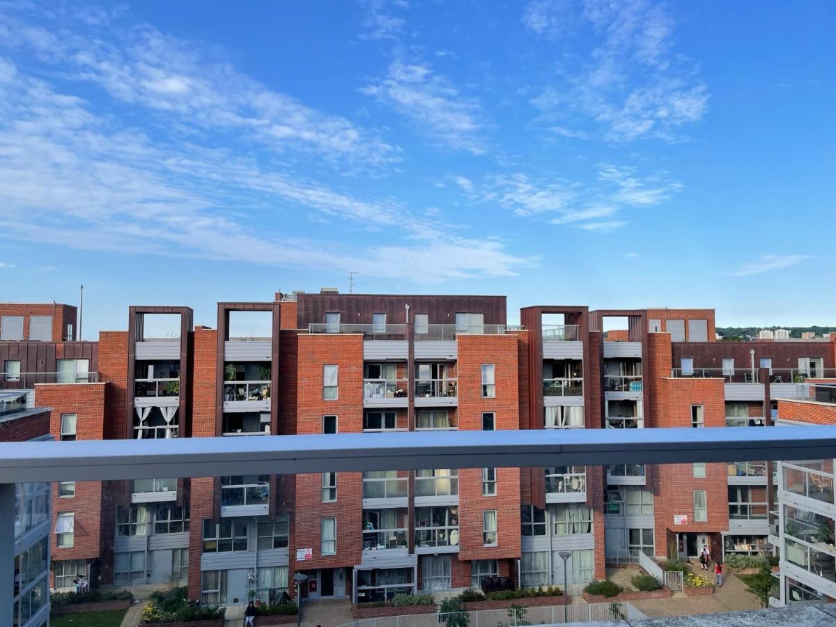 Modern & Spacious Penthouse In North Leilighet *