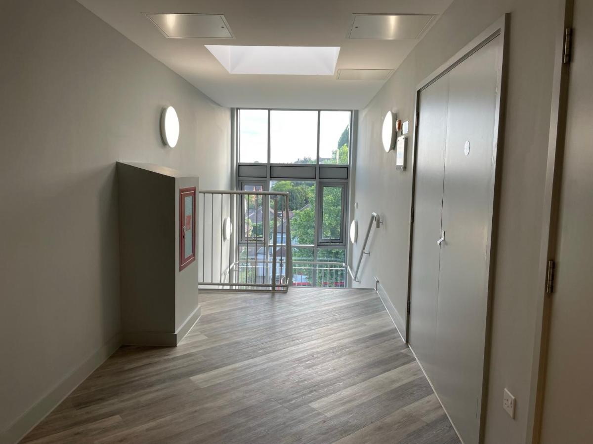 Modern & Spacious Penthouse In North Leilighet