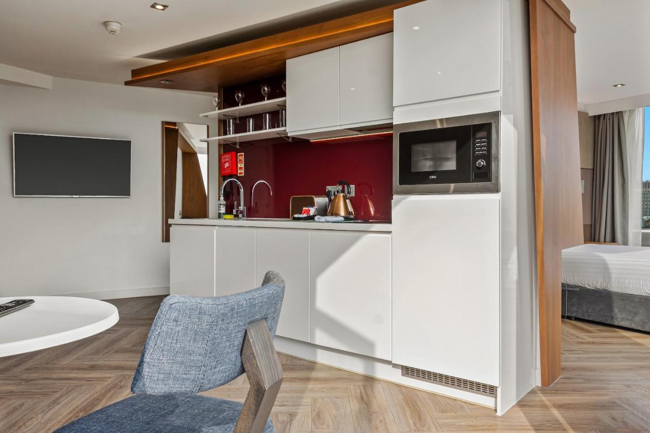 Roomzzz Stratford Aparthotel London