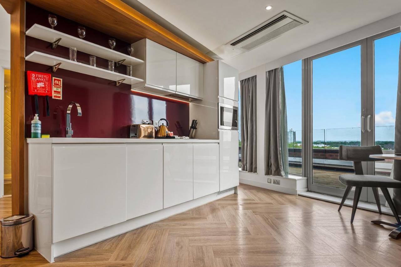 Roomzzz Stratford London