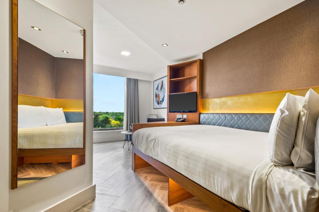 Roomzzz Stratford Aparthotel