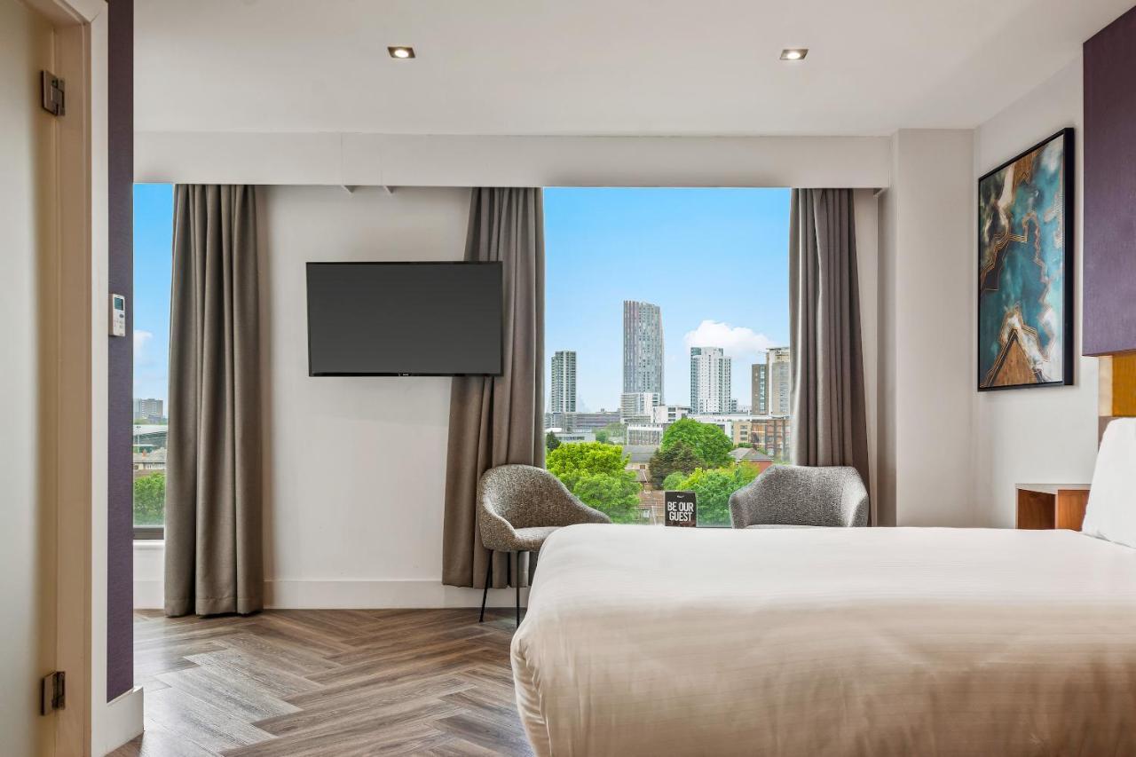 Roomzzz Stratford Aparthotel London