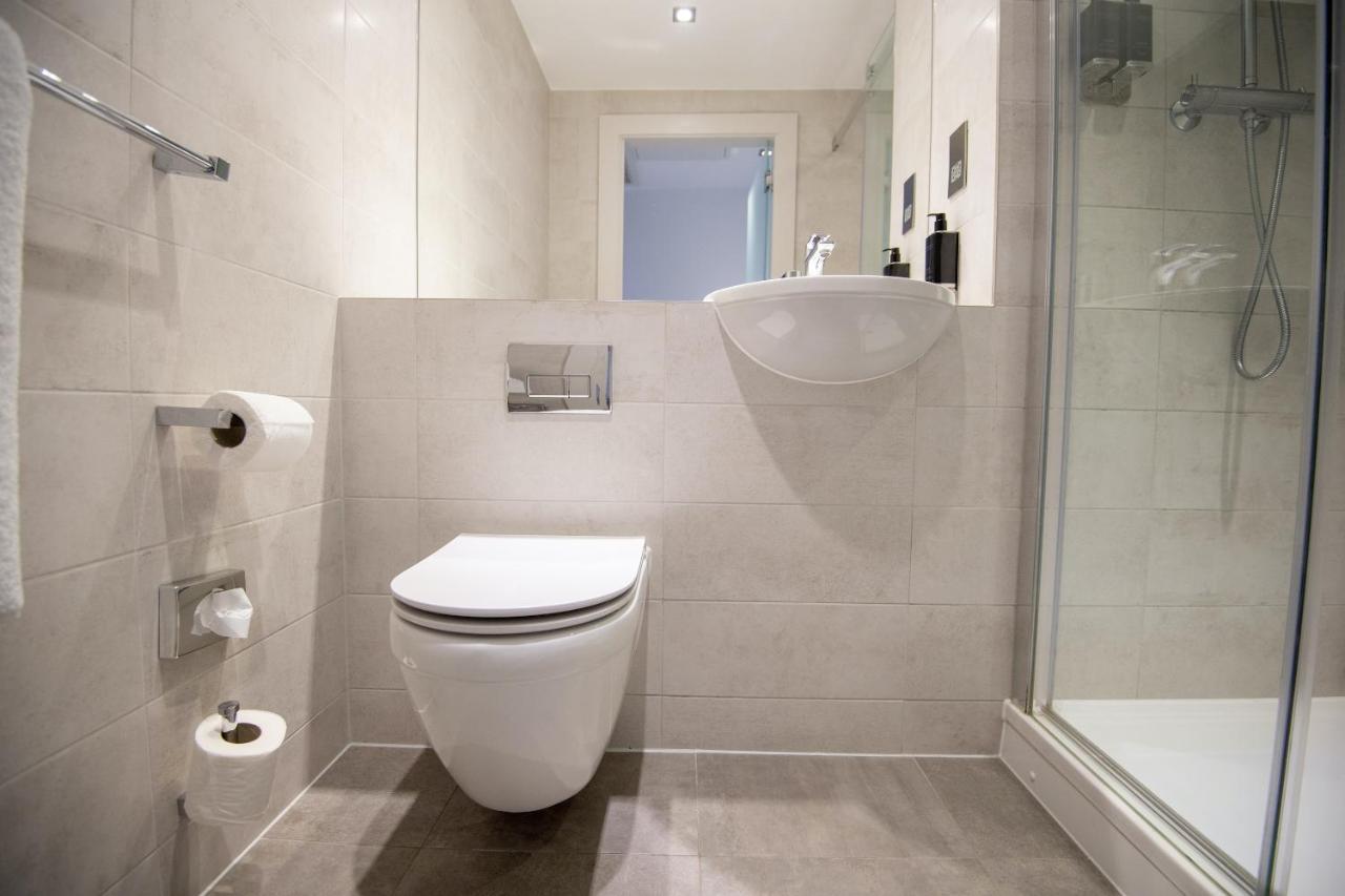 Roomzzz Stratford 4* London