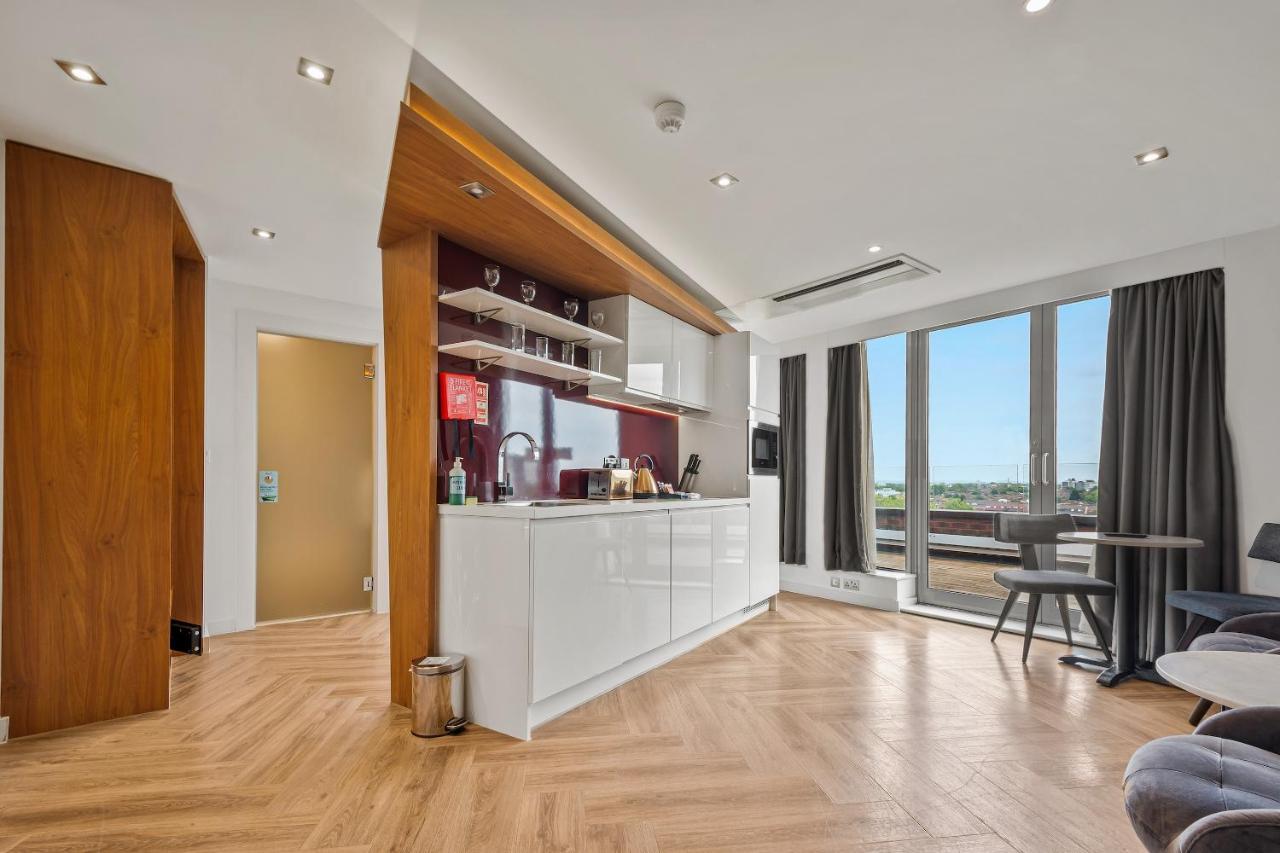 Roomzzz Stratford 4* London
