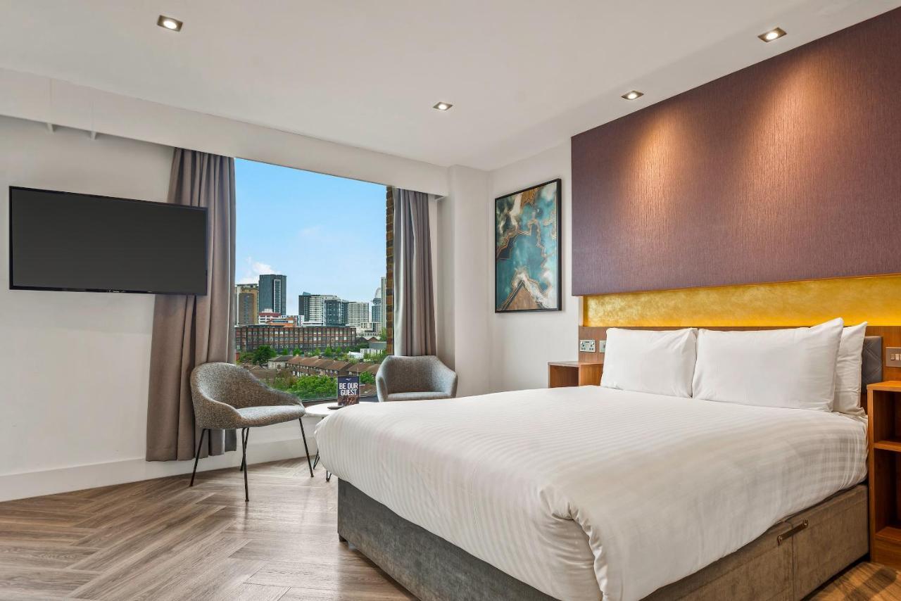 Roomzzz Stratford Aparthotel 4*