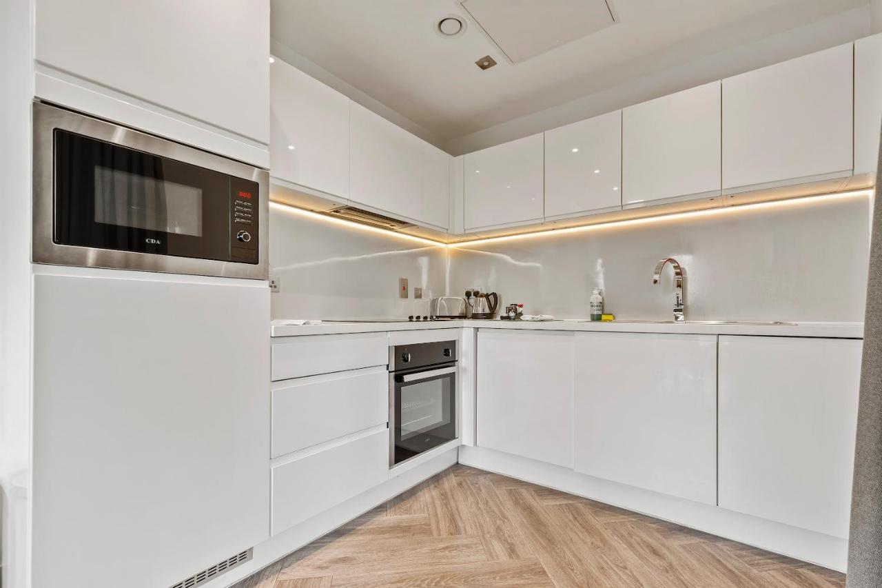Roomzzz Stratford 4* London