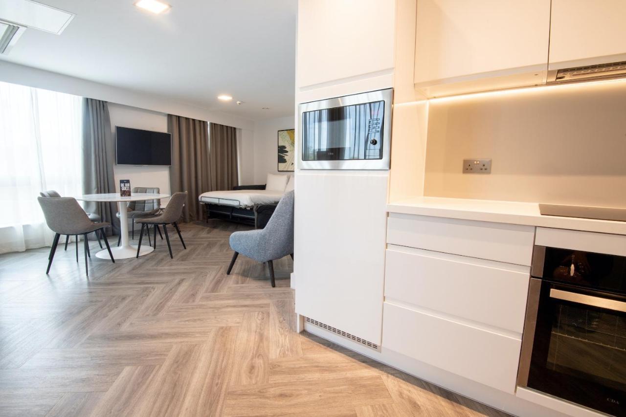Roomzzz Stratford Aparthotel