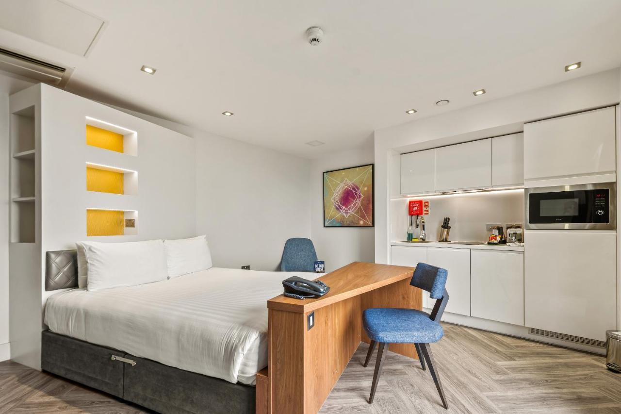 Roomzzz Stratford 4* London