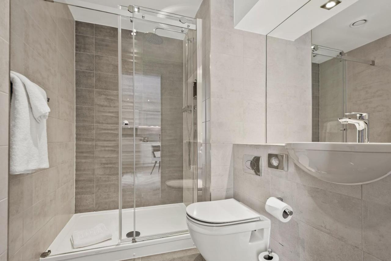 Roomzzz Stratford London