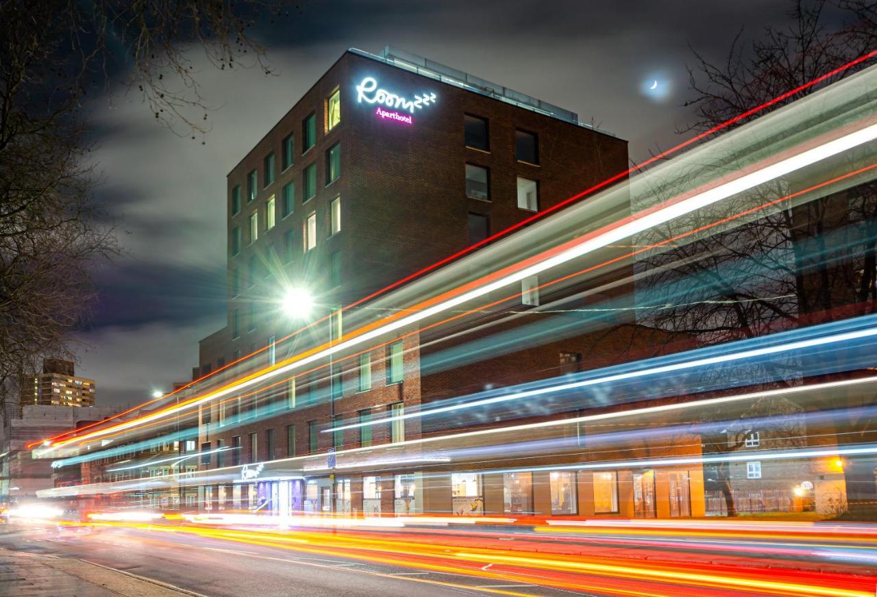 Roomzzz Stratford Aparthotel 4*