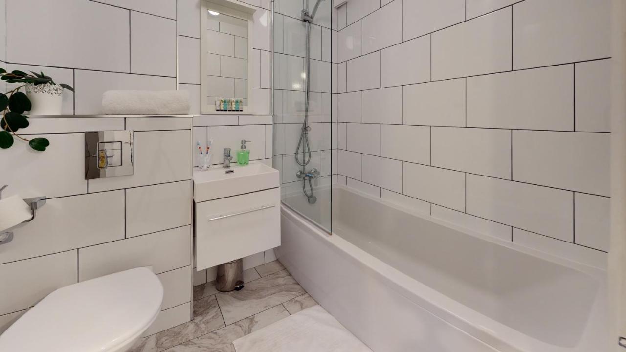 2bedrm-4guests-parking-nearstation London