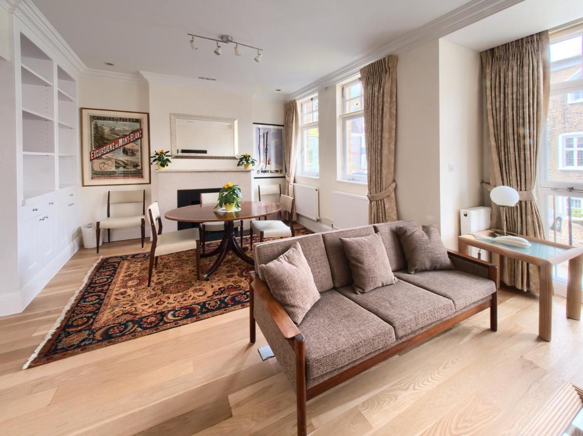 Serene Townhouse With Parking *