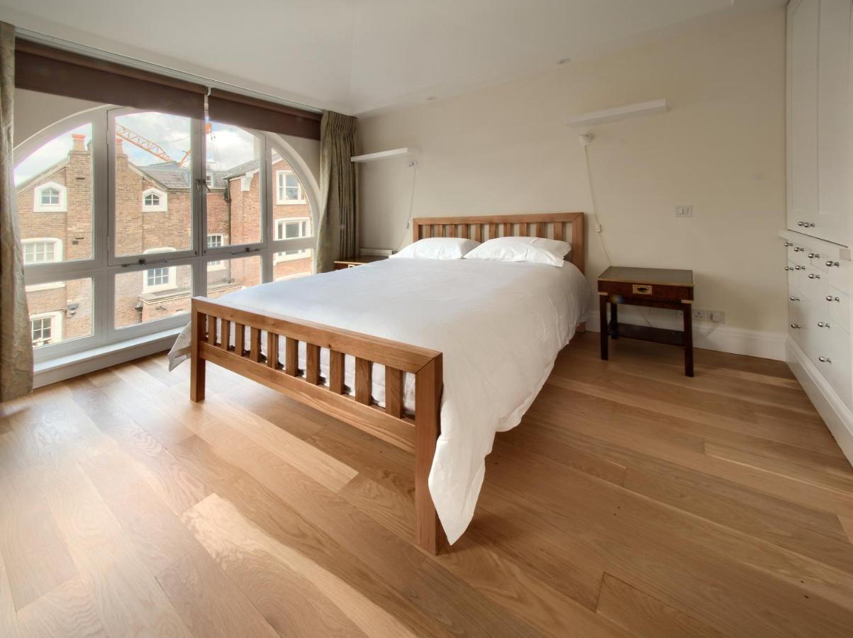 Serene Townhouse With Parking Feriehus *
