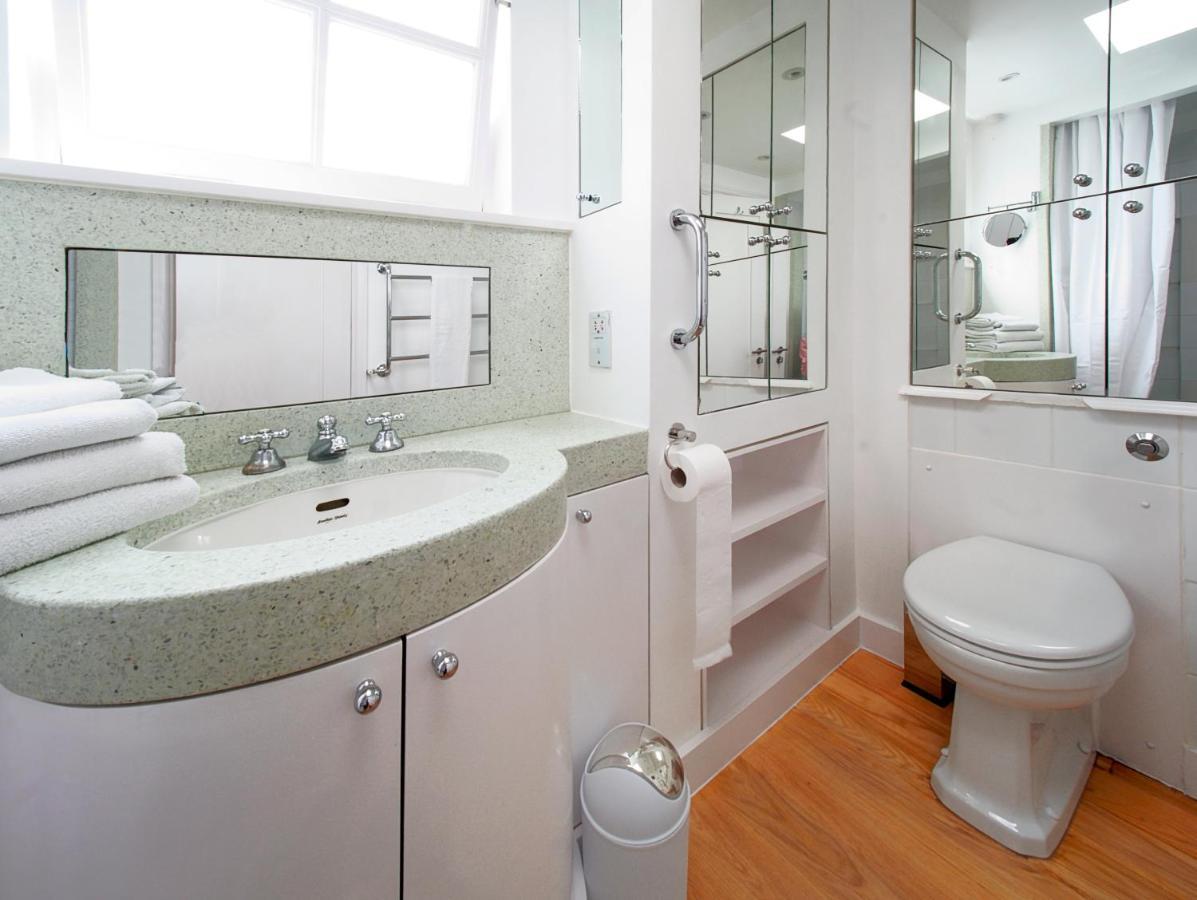Serene Townhouse With Parking Holiday home *