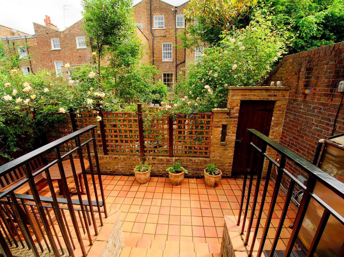 Serene Townhouse With Parking Feriehus London