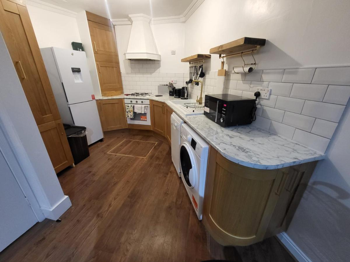 Garland Grangewood Central House, * London