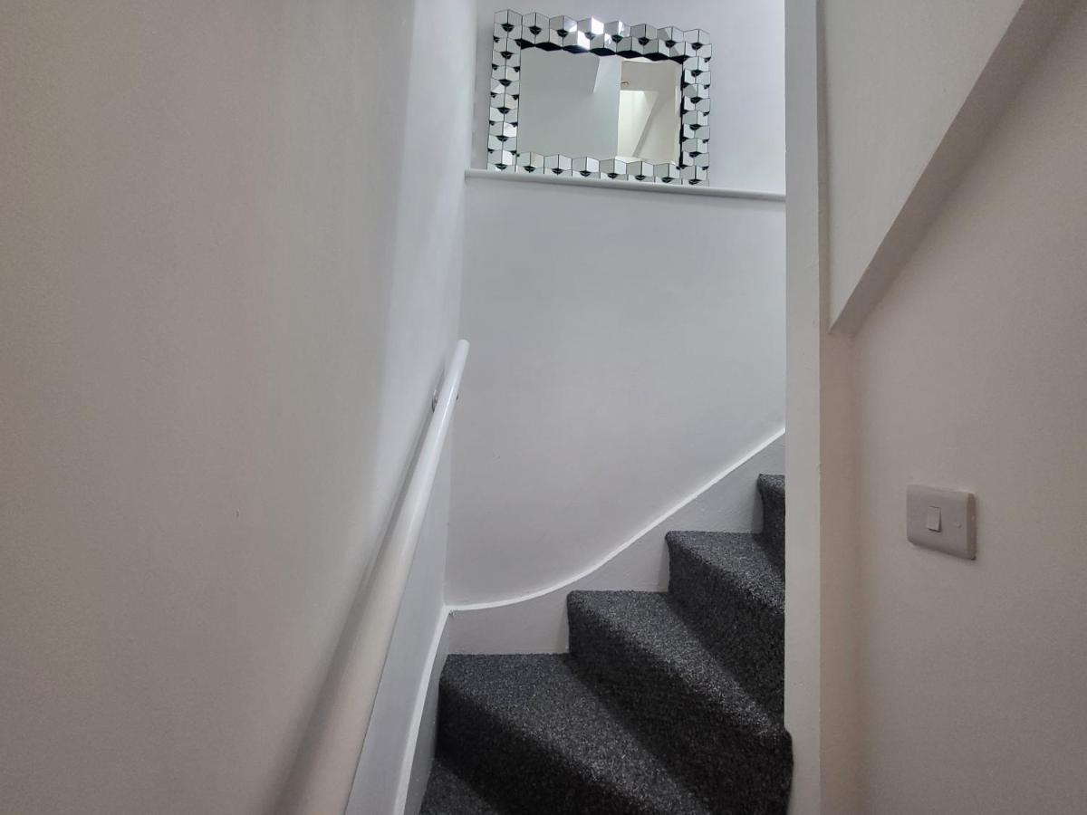 Garland Grangewood Central House, * London