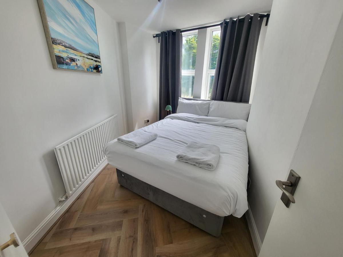 Garland Grangewood Central House, * London