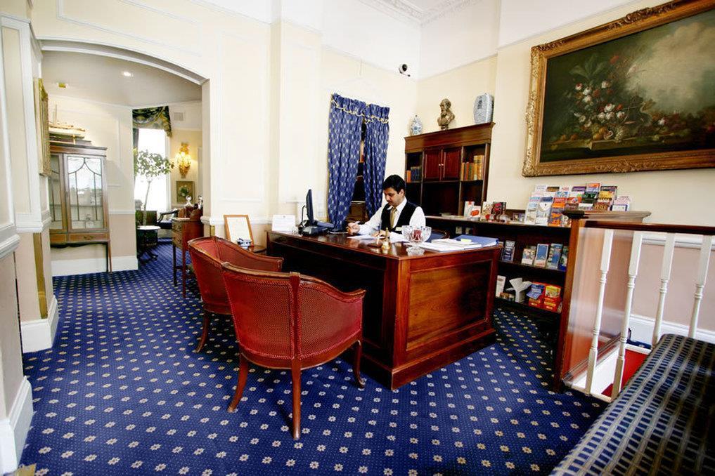 Grange Blooms Hotell 4*