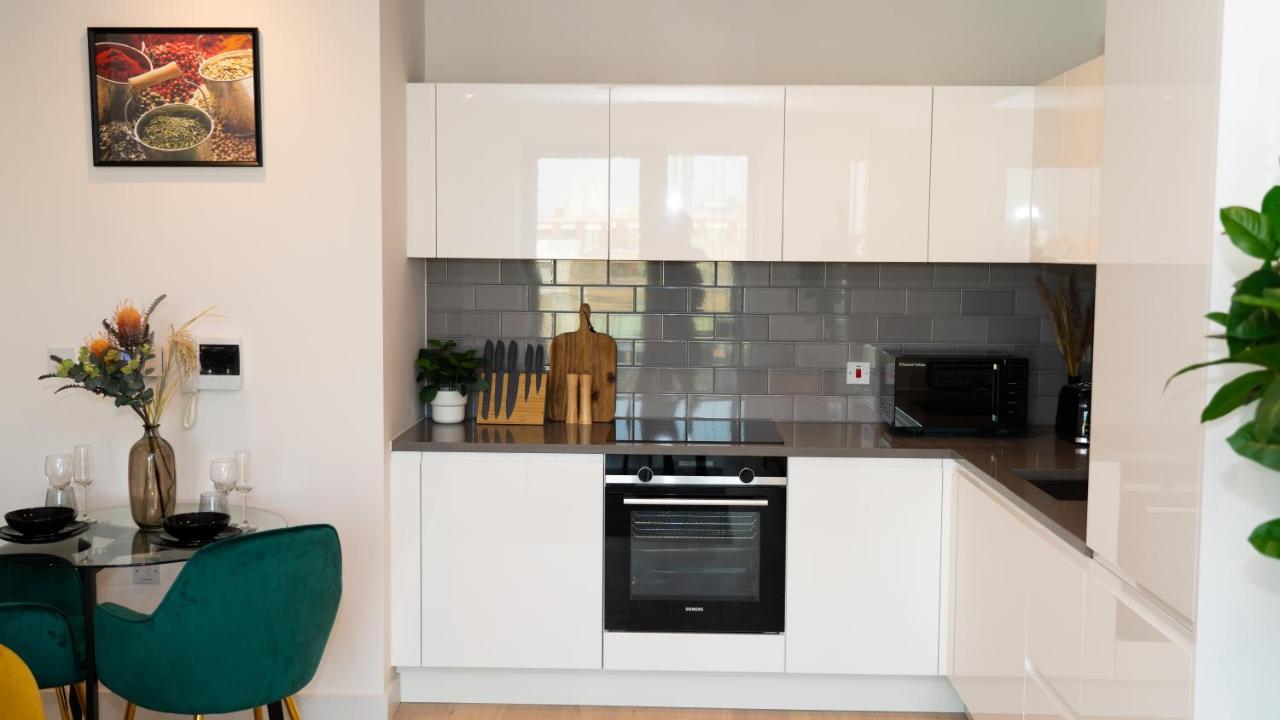 Lägenhet Royal Wharf - 1 Bed - Balcony - River & City View London