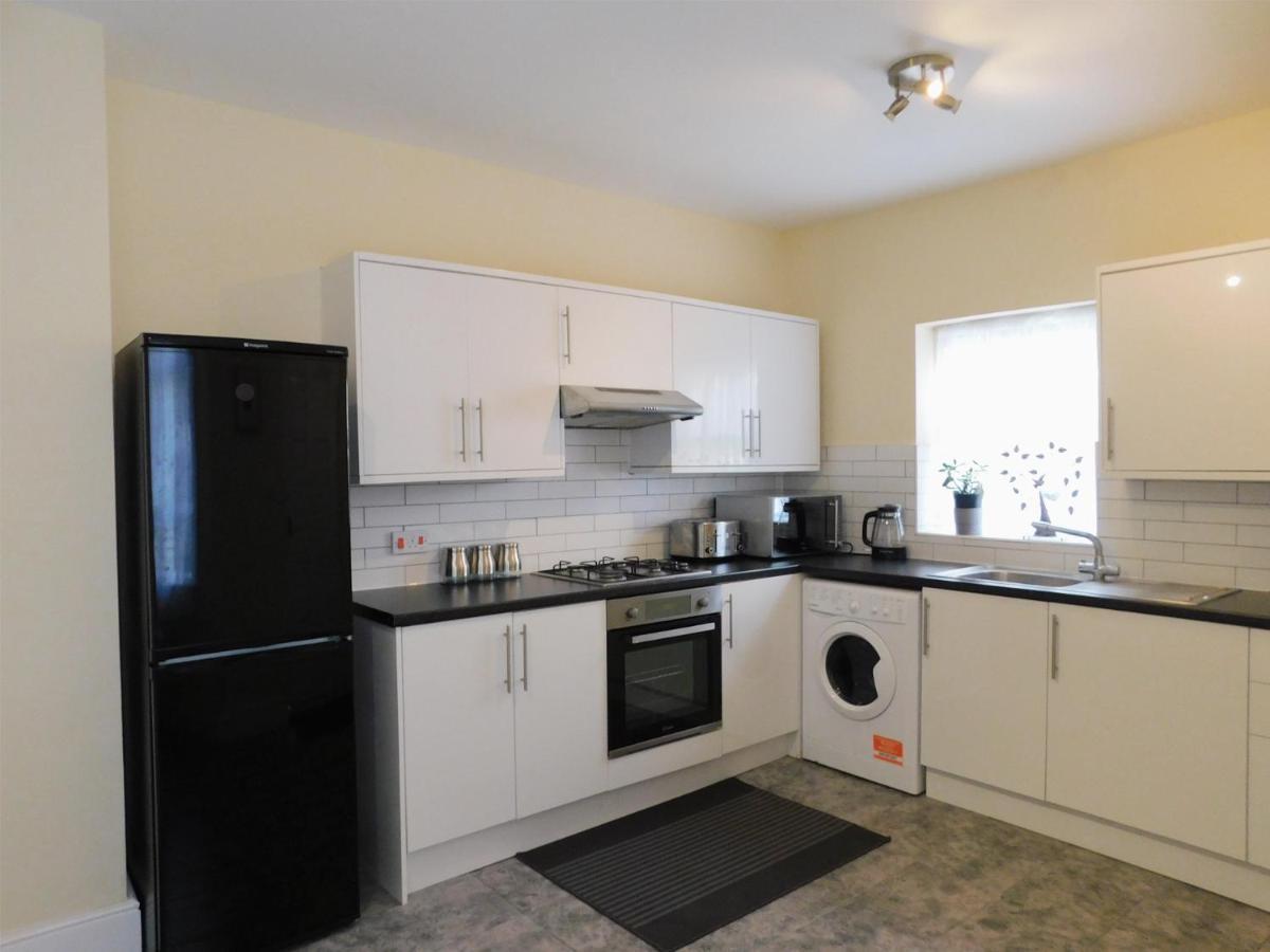 Apartment Entire 4 Bedroom Terrace House In *