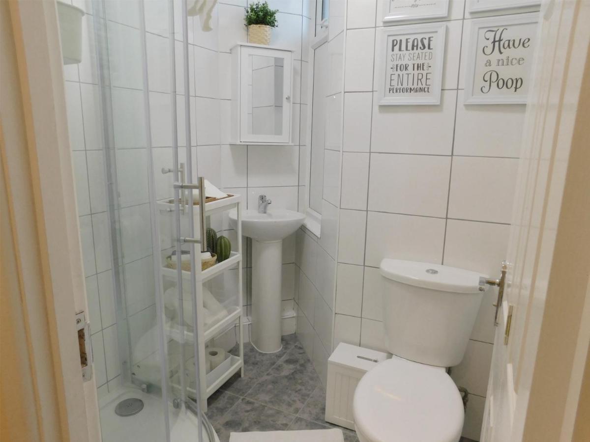 Entire 4 Bedroom Terrace House In