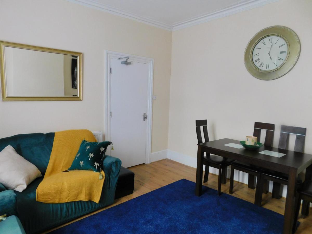 Apartment Entire 4 Bedroom Terrace House In London