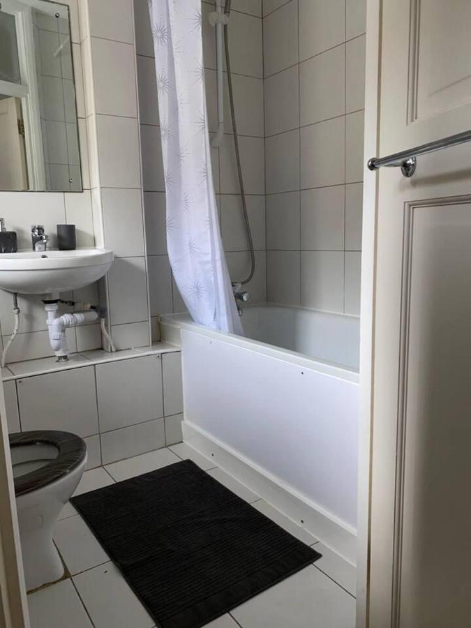 Lejlighed Lovely 1-bed In *