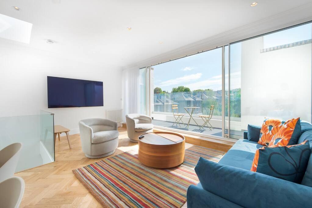 Stunning Two Bed Rh8 Londra
