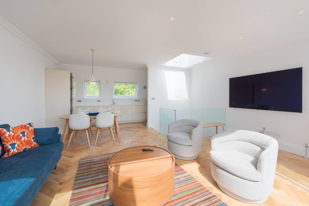 Stunning Two Bed Rh8 Appartamento
