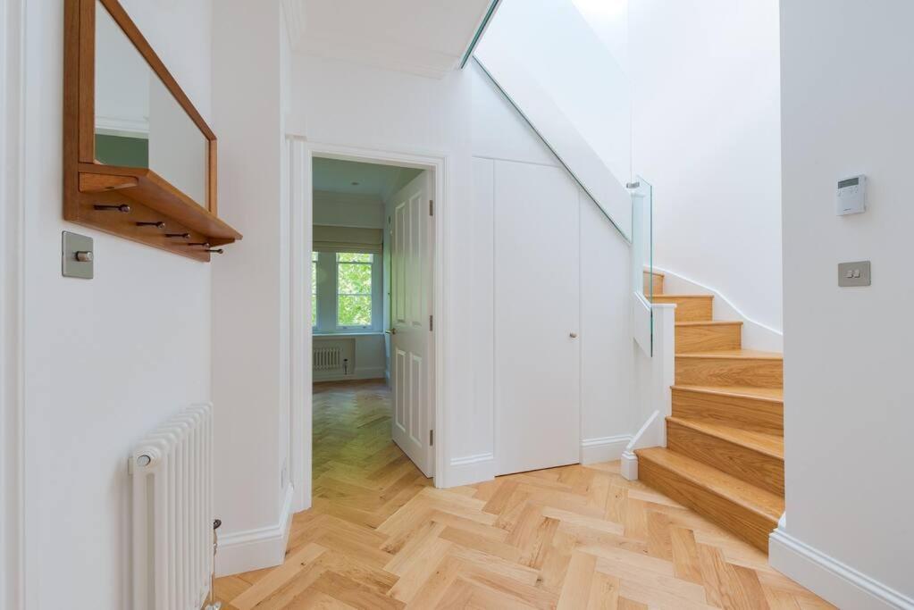 Appartamento Stunning Two Bed Rh8 Londra