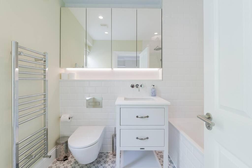 Stunning Two Bed Rh8 Appartamento