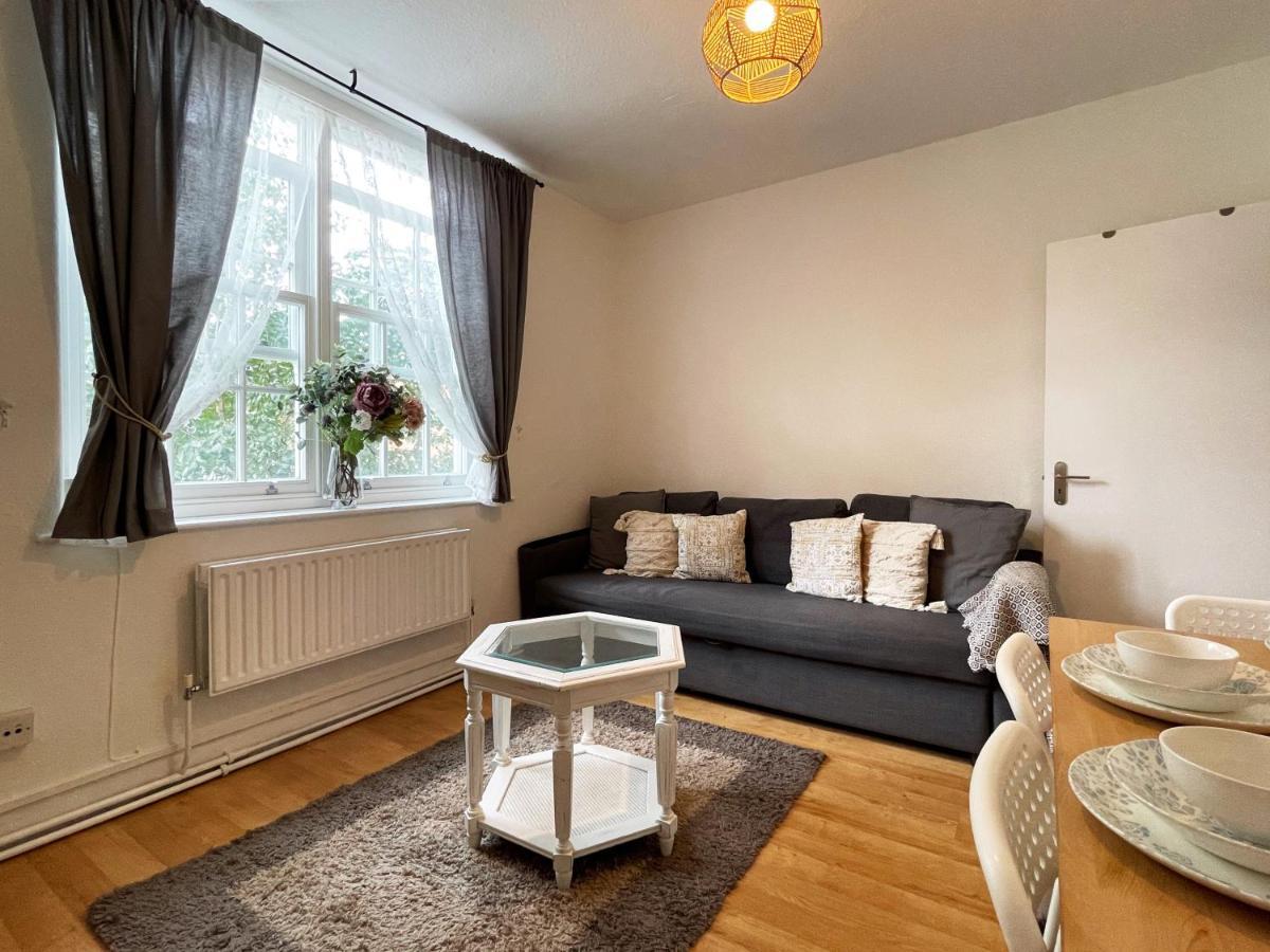 Lisa's Place Near Kings Cross - 2 Double Beds, 1 Sofa Bed, Great Location, Ideal For Families Appartement Londen