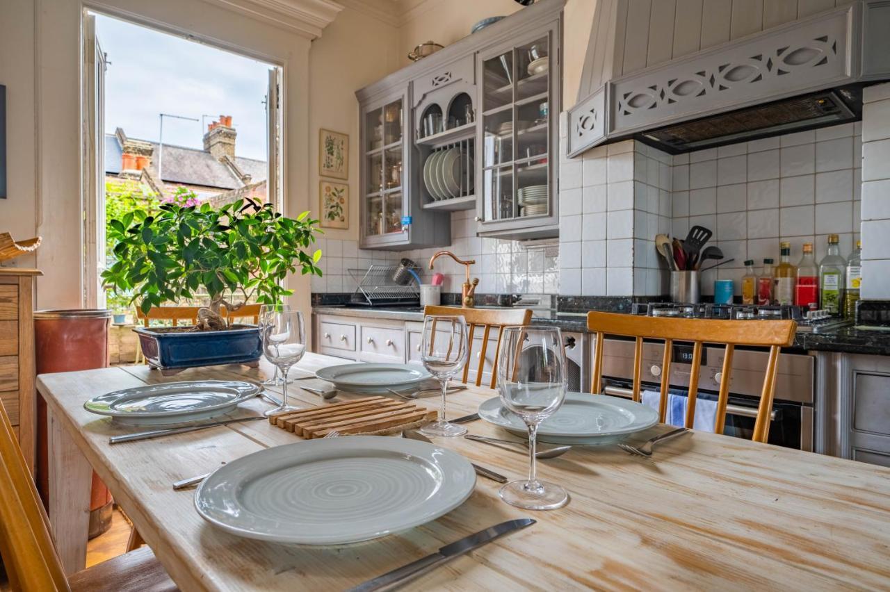 Charming With Roof Terrace In East By Underthedoormat Londra