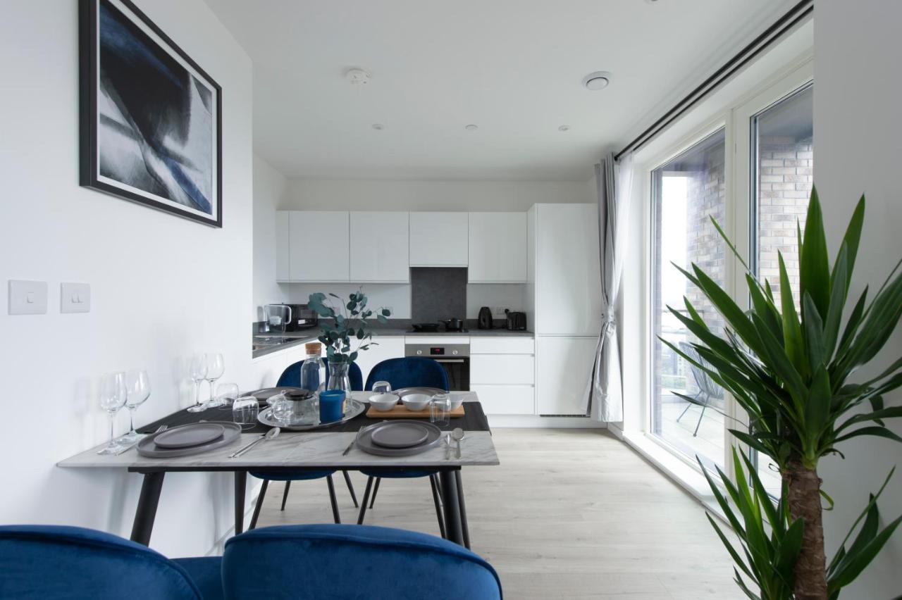 Luxury Penthouse With Stunning Views Near Excel, O2, Airport Lejlighed London