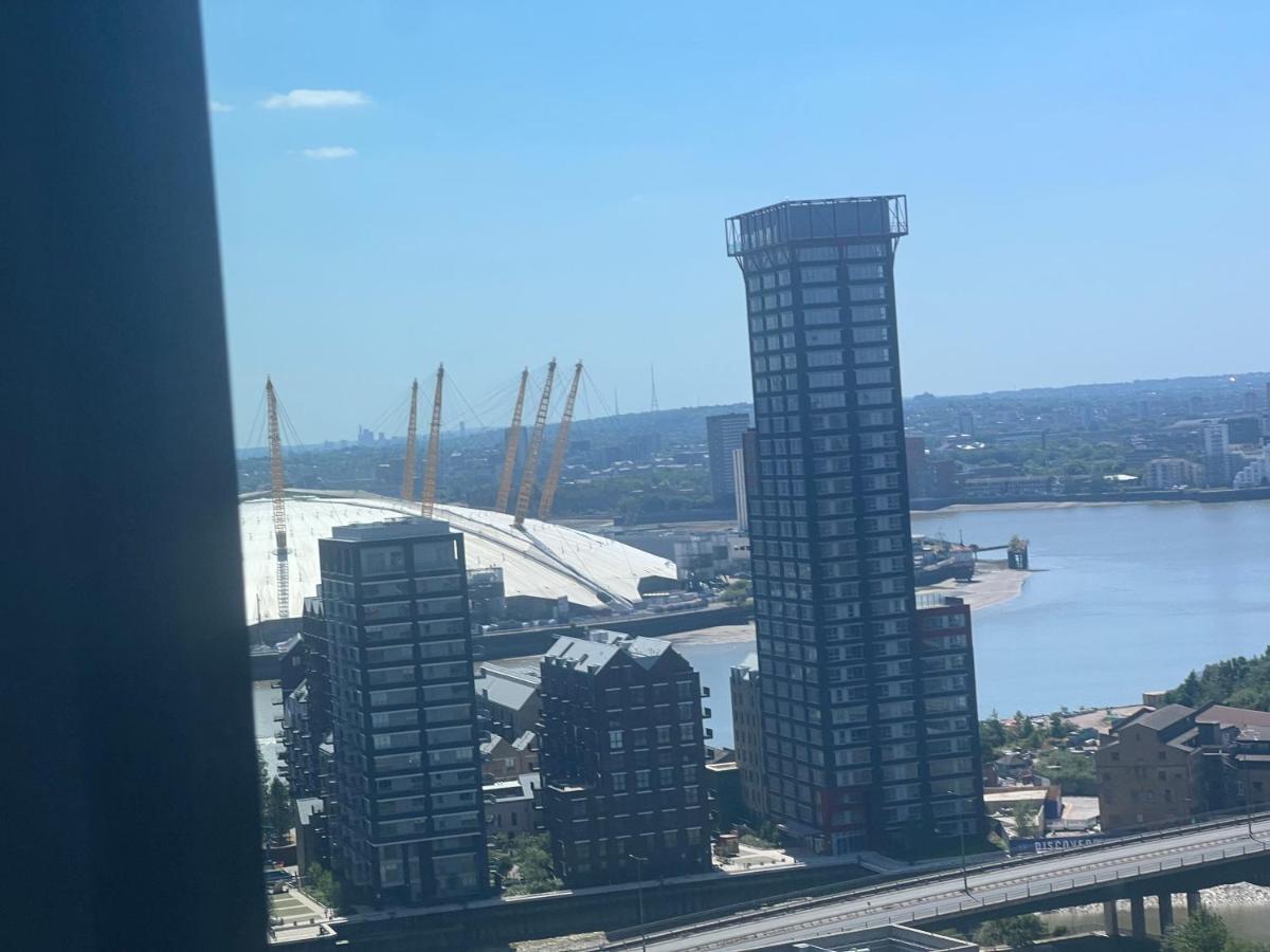 Luxury Penthouse With Stunning Views Near Excel, O2, Airport Lejlighed London