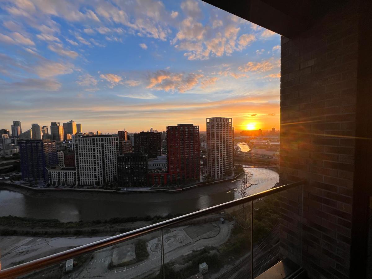Luxury Penthouse With Stunning Views Near Excel, O2, Airport Lejlighed