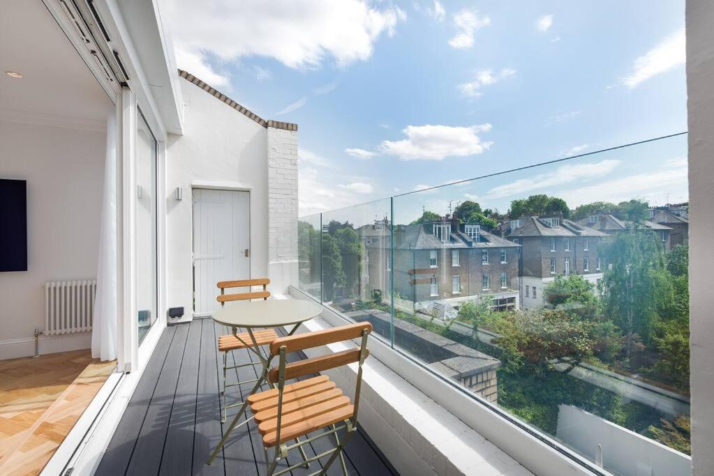 Stunning Two Bed Rh8 Appartamento