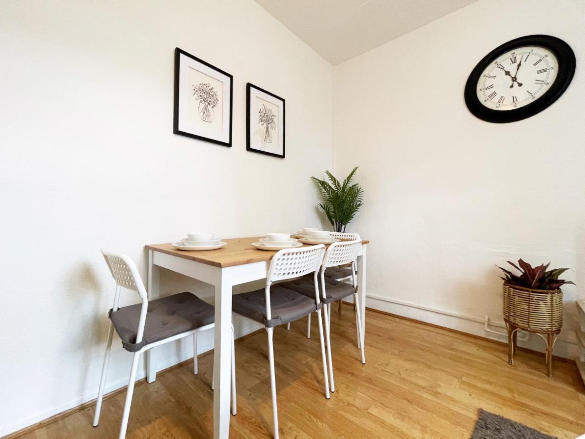 Lisa's Place Near Kings Cross - 2 Double Beds, 1 Sofa Bed, Great Location, Ideal For Families Londen