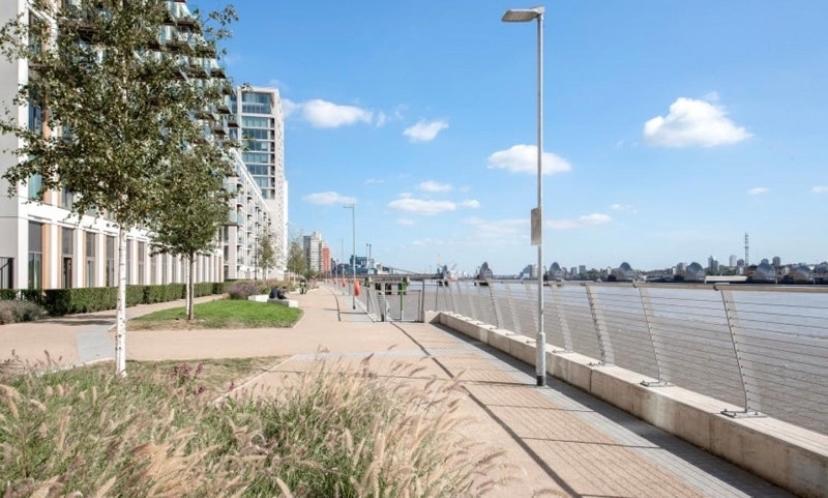 Large Double Overlooking The Thames * Londen