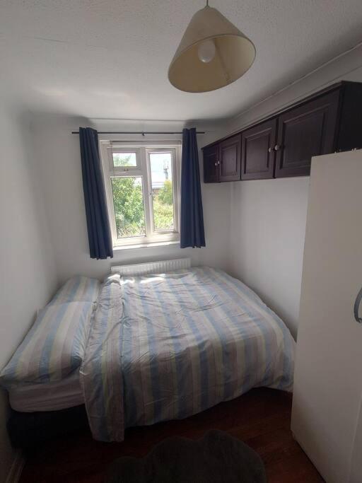 Edwardian 4 Bedrooms With 4 Bathrooms Townhouse, Next To Underground, Accommodates 10 People Semesterbostad *