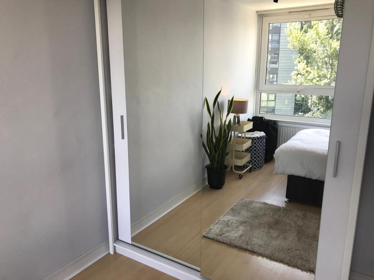 Sunny Flat In With Balcony, Just 15 Mins To Central! Londra
