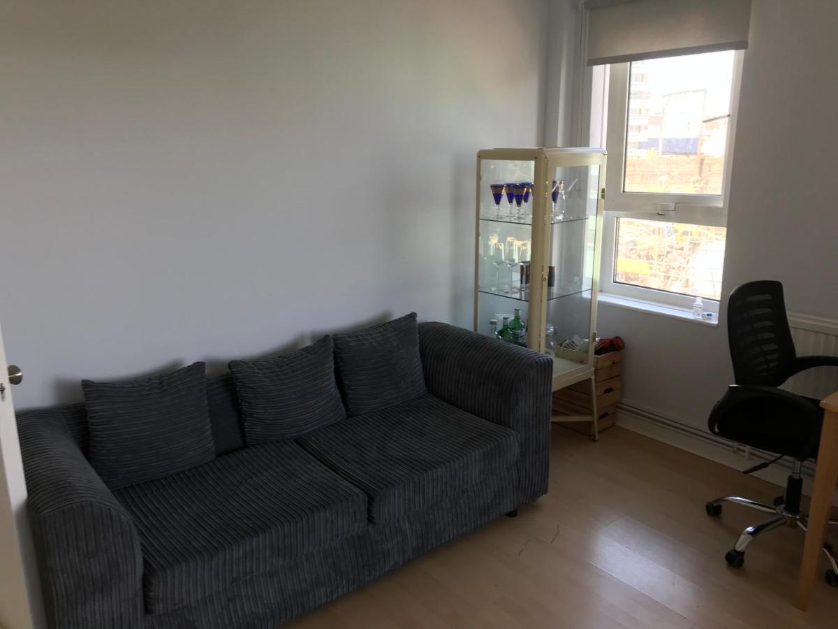 Lejlighed Sunny Flat In With Balcony, Just 15 Mins To Central! *