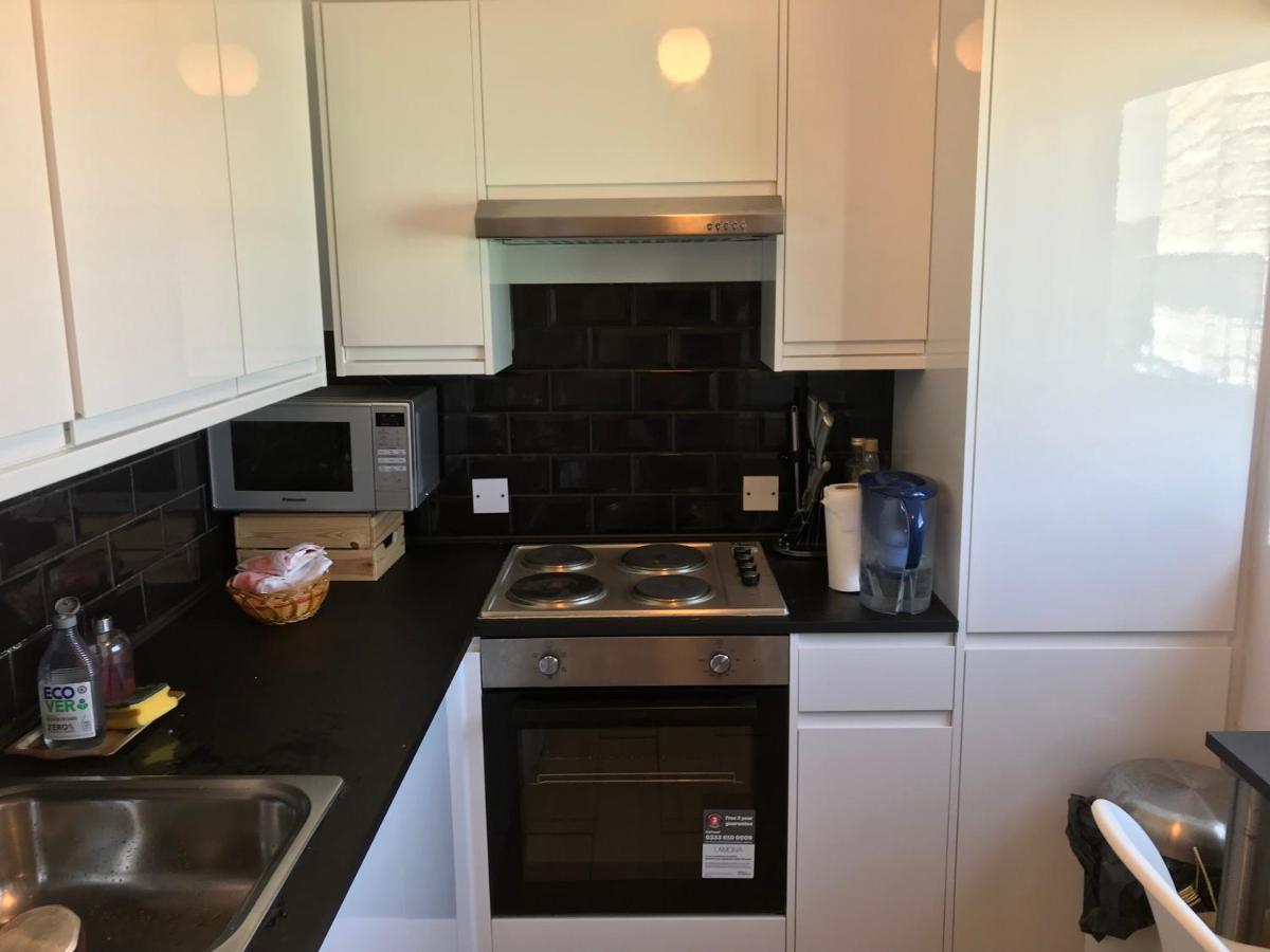 Appartamento Sunny Flat In With Balcony, Just 15 Mins To Central! Londra
